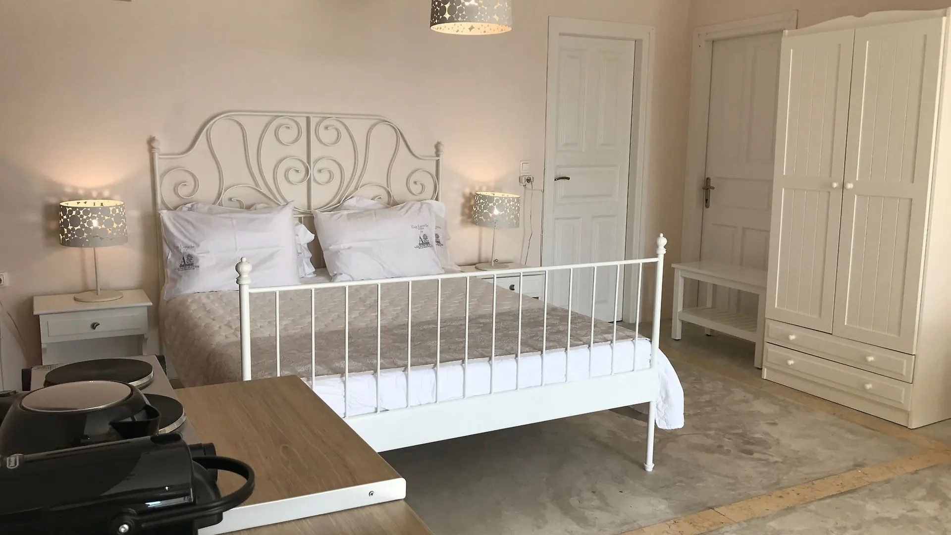 Anixi Lounge Suites Ornos  Griechenland
